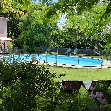 D'hotes Au Val Dormant Bed & Breakfast *