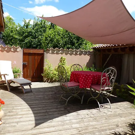 D'hotes Au Val Dormant Bed & Breakfast